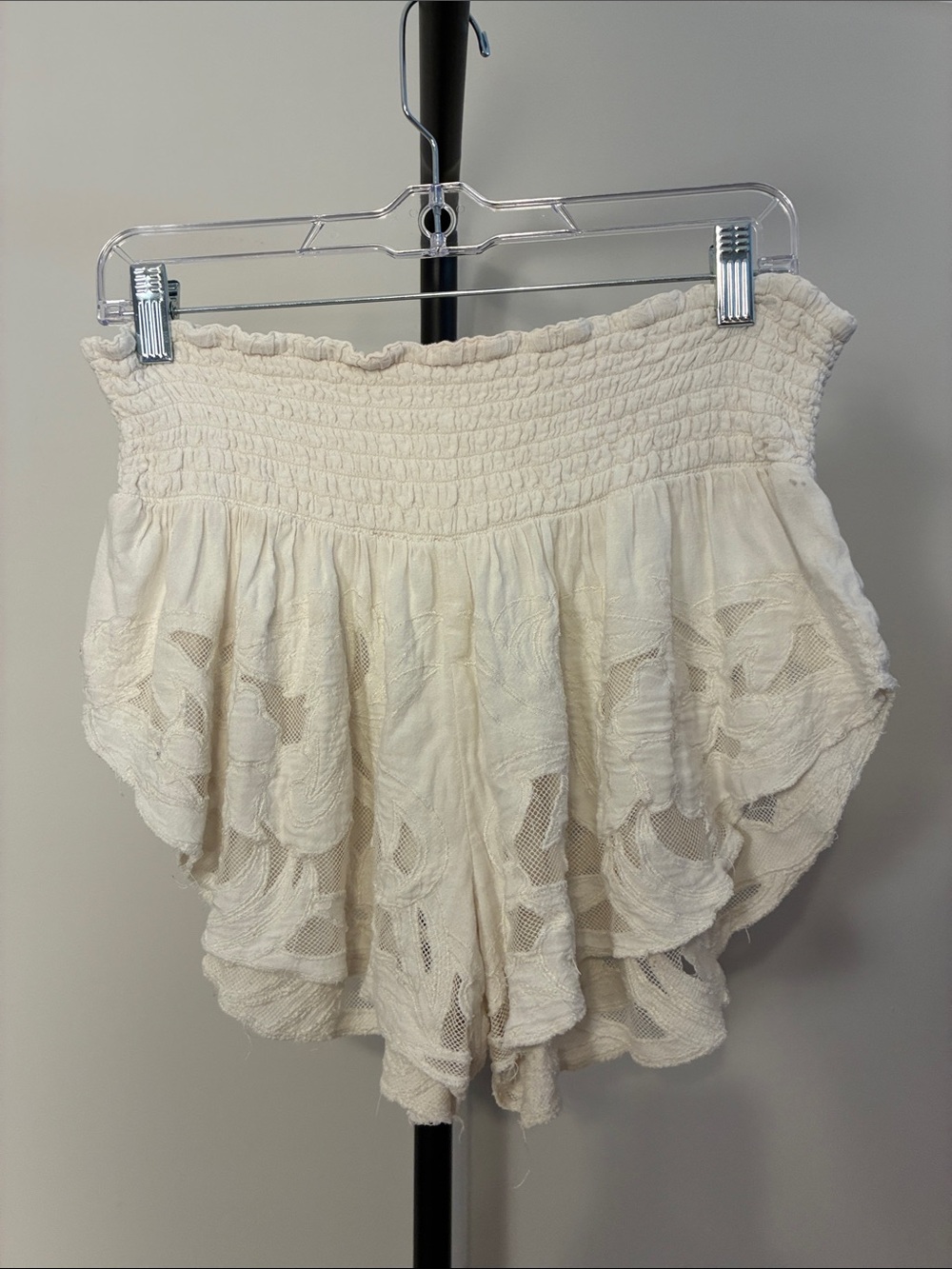 *Free People Intimately Cream Lace-Trim Smocked Waist Shorts XS *no lining, spot
